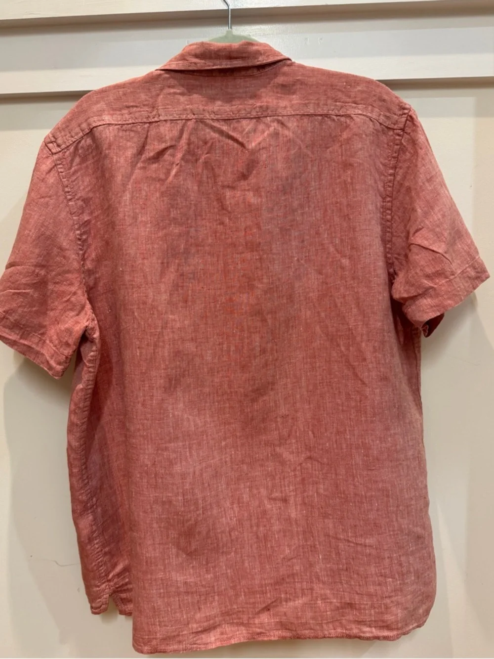 Banana Republic Men’s Red Short-Sleeve relaxed fit 100% Linen Shirt - Picture 3 of 3